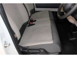 ゆったりとした運転席、助手席です。運転席はシートハイトアジャスター付きで高さ調整が出来るので、いろんな人のドライブポジションに合います。