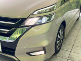 【LEDヘッドライト】悪天候や夜間走行時も良好な視界を確保し安心して運転できる高輝度LEDヘッドライトを装備!点灯速度が早く、消費電力も抑えられています。