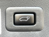 【パワーバックドア】スマートキーや運転席のボタンを押すだけでリアゲートが自動で開閉します!荷物を持っている時や、高い位置にあるバックドアを閉める際に便利な機能です♪
