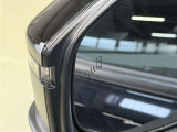 【ブラインドスポットモニター】隣を走る車両をレーダーで検知し、インジケーターを点灯。またウインカーを出した場合にはインジケーターも点滅させて注意を促します