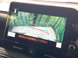 【バックカメラ】駐車時に後方がリアルタイム映像で確認できます。大型商業施設や立体駐車場での駐車時や、夜間のバック時に大活躍!運転スキルに関わらず、今や必須となった装備のひとつです!