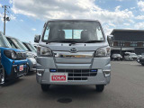 当店は最新鋭の設備を完備した大型工場併設店です☆車検・点検などオーナー様の信頼を得られるよう日々整備士達は努力を欠かしません。ハイブリッドに関する知識や診断機など確りご用意し安心をお届けします☆