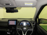 ドライバー目線で、使いやすく安全操作性と良好な視界を実現した運転席です。