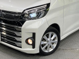 【LEDヘッドライト】悪天候や夜間走行時も良好な視界を確保し安心して運転できる高輝度LEDヘッドライトを装備!点灯速度が早く、消費電力も抑えられています。