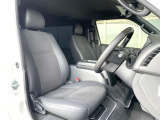 運転席シート廻りは使用感も少なく、良好な状態となっています。丁寧に使われていたことがよくわかりますね。