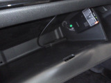 助手席側のグローブボックスです。車検証などを入れておくことができます。