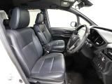 ゆったり室内で運転もしやすいです♪使い勝手の良い配置です。