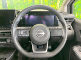インテリアに合わせたデザインのステアリングは、運転される方のことも考え、運転しやすい形状、大きさです。是非一度、実際に触ってお確かめください。