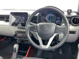 運転席まわりです。 各操作スイッチは使いやすい位置に配置されてます。