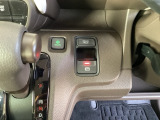 ブレーキホールド機能付き。信号待ちなど足を離してもブレーキ状態を保ち、アクセルを踏むと自動解除されます。スムーズな発進が可能です。