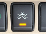 【エマージェンシーブレーキ】走行中に前方の車両等を認識し、衝突しそうな時は警報とブレーキで衝突回避と被害軽減をアシスト。より安全にドライブをお楽しみいただけます。