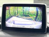 【バックカメラ】駐車時に後方がリアルタイム映像で確認できます。大型商業施設や立体駐車場での駐車時や、夜間のバック時に大活躍!運転スキルに関わらず、今や必須となった装備のひとつです!