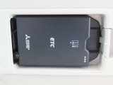 見栄えよくすっきりと収まるETC車載器です。高速道路の料金所をスムーズに通過でき、快適なドライブをサポートします。納車されたその日からすぐに遠出やロングドライブを楽しめます。