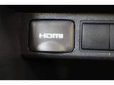 音声と映像が1本のケーブルで伝送できる便利なHDMIを装備しています。iPhoneやスマートフォンの画面と全く同じ画面がカーナビの画面に表示されるので、地図アプリや動画などのミラーリングが可能です。