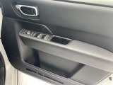 【パワーウインドウ】運転席のスイッチで、各席の窓ガラスの開閉ができます!あると便利ですよね!