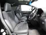 ゆったり室内で運転もしやすいです♪使い勝手の良い配置も考えられています!!