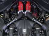 3.9L V8ツインターボエンジンをフロントミッドシップに搭載し、620cvのゆとりあるパワーと滑らかな加速を提供します。