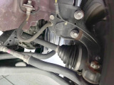お車を安心してお乗りいただく為には、足回りの定期点検が欠かせません。サービスサポート(有償保証)では無料点検もご提供しており、安心のカーライフをお過ごしいただけるサポート体制が整っています。