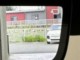 デジタルインナーミラーが付いています。車両後方カメラの映像をインナーミラー内のディスプレイに表示。
