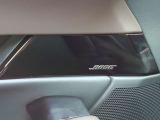 車内音響に合わせてチューニングされた専用スピーカーのBOSEシステム。奥行きのある澄んだ音と驚きの臨場感で、移動時間をプレミアムな音楽空間へと進化させます。