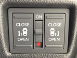 【両側パワースライドドア】スマートキーや運転席のスイッチで後席両側スライドドアの開閉が可能♪電動だから力を入れてドアを開ける必要が無く、小さなお子様でも簡単に開け閉めでき快適です♪