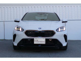 BMWの代名詞の【キドニーグリル】グリルが腎臓のように見えるので【キドニー】と呼ばれるようになりました。一目見ただけでBMWであると認識できる確固たるアイコンとして存在感を放ちます。