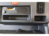 パーキングチケットなどをサッと置けるポケットも備えています。収納は多いほど便利ですね。