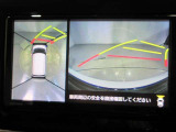 パノラミックビューモニター付きです。車両を上から見たような映像をディスプレイオーディオ画面に表示。運転席からの目視だけでは見にくい、車両周辺の状況をリアルタイムでしっかり確認できます。