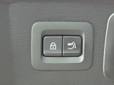 【パワーバックドア】スマートキーや運転席のボタンを押すだけでリアゲートが自動で開閉します!荷物を持っている時や、高い位置にあるバックドアを閉める際に便利な機能です♪