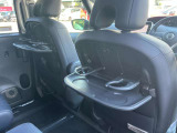 パーソナルテーブルを装備♪ちょっとした食事をとるときにとっても便利です♪