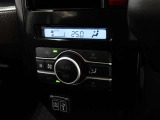 車内の温度管理に便利なオートエアコン☆