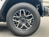 純正18インチアルミホイールです。