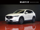 中古車専門再生工場にて熟練専任スタッフが丁寧に清掃、仕上げを実施しております。また、お客様に安心してご検討いただける様、公取協が定める基準に基づき車両検査を実施し、車両状態評価証を発行しております。