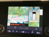【パノラミックビューモニター】専用のカメラにより、上から見下ろしたような視点で360度クルマの周囲を確認することができます☆縦列駐車や幅寄せ時に活躍してくれます♪