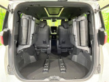 普段のお買い物や通勤、送迎等に十分な荷室スペースを確保しております。セカンドシートを倒すと、大きな荷物の積載も可能です♪