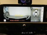パノラミックビューモニター付きです。車両を上から見たような映像をディスプレイオーディオ画面に表示。運転席からの目視だけでは見にくい、車両周辺の状況をリアルタイムでしっかり確認できます。