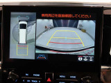 パノラミックビューモニター付きです。車両を上から見たような映像をディスプレイオーディオ画面に表示。運転席からの目視だけでは見にくい、車両周辺の状況をリアルタイムでしっかり確認できます。