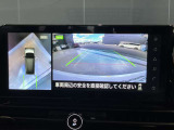 前後左右4つのカメラで、上から見たような映像をお届け、駐車時も安心、アラウンドビューモニター付(肉眼では確認し辛い左前の映像に切り替えることも可能です)。
