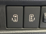 【両側パワースライドドア】スマートキーや運転席のスイッチで後席両側スライドドアの開閉が可能♪電動だから力を入れてドアを開ける必要が無く、小さなお子様でも簡単に開け閉めでき快適です♪