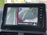 カメラは切り替えが可能で見えにくい左前の死角をサポート!