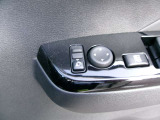 ドアミラーの鏡面の調節、格納は運転席からすべて操作できます!
