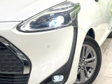 【LEDヘッドライト】悪天候や夜間走行時も良好な視界を確保し安心して運転できる高輝度LEDヘッドライトを装備!点灯速度が早く、消費電力も抑えられています。