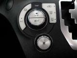 オートエアコンです。車内を設定温度に保ち、快適空間をキープします。