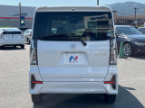 高透明度のガラス皮膜で撥水はもちろん、上質なツヤ・光沢を実現。紫外線や酸性雨から大切な愛車を保護し、色あせ・劣化を防止。「弾スプラッシュコート」、「弾プリミッサコート」からお選びいただけます。