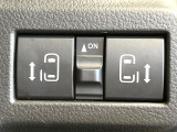 【両側パワースライドドア】スマートキーや運転席のスイッチで後席両側スライドドアの開閉が可能♪電動だから力を入れてドアを開ける必要が無く、小さなお子様でも簡単に開け閉めでき快適です♪