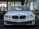 BMW在庫保有台数常時100台以上!ご来店の際はBMW本店(厚木市下荻野140-1)にご来店ください!弊社自慢の全天候型ショールーム!BMW在庫保有台数常時100台以上ございます!