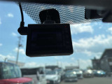 【ドライブレコーダー】走行中の映像を記録することで、万一のトラブルや事故時に状況確認ができ、安心してドライブを楽しめます。