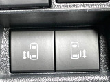 【両側パワースライドドア】スマートキーや運転席のスイッチで後席両側スライドドアの開閉が可能♪電動だから力を入れてドアを開ける必要が無く、小さなお子様でも簡単に開け閉めでき快適です♪