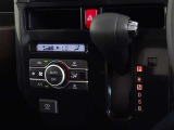車内を快適に、オートエアコンを装備しています。