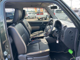女性の方ももちろんですが、運転席側、助手席側の足元スペースが広いので男性の方が運転しても窮屈になりにくいですよ!